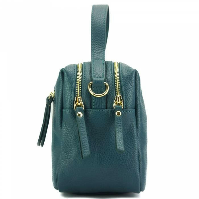 Elegant leather handbag showcasing premium craftsmanship and timeless style for sophisticated fashion enthusiasts.