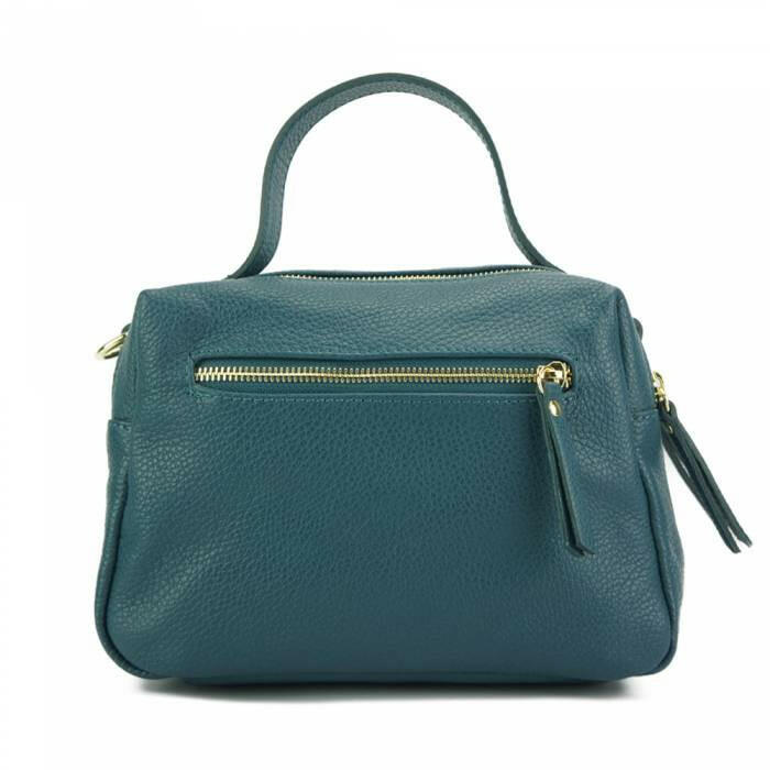 Elegant leather handbag showcasing premium craftsmanship and timeless style for sophisticated fashion enthusiasts.
