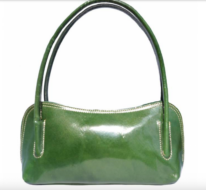 Elegant leather shoulder bag designed for both style and functionality, perfect for professional use and everyday wear.