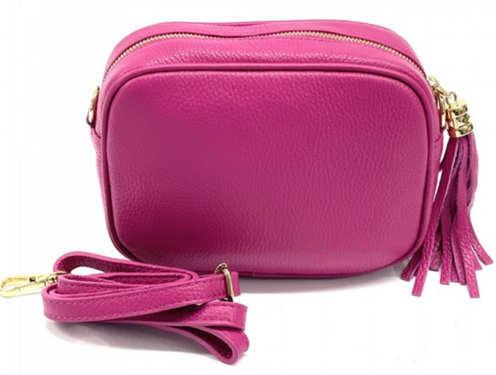 Elegant leather handbags showcasing premium craftsmanship and timeless style for sophisticated fashion enthusiasts.