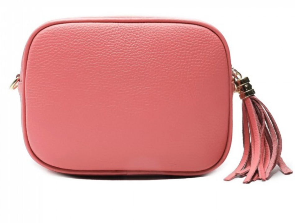 Elegant leather handbags showcasing premium craftsmanship and timeless style for sophisticated fashion enthusiasts.