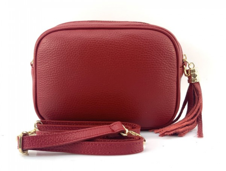 Elegant leather handbags showcasing premium craftsmanship and timeless style for sophisticated fashion enthusiasts.