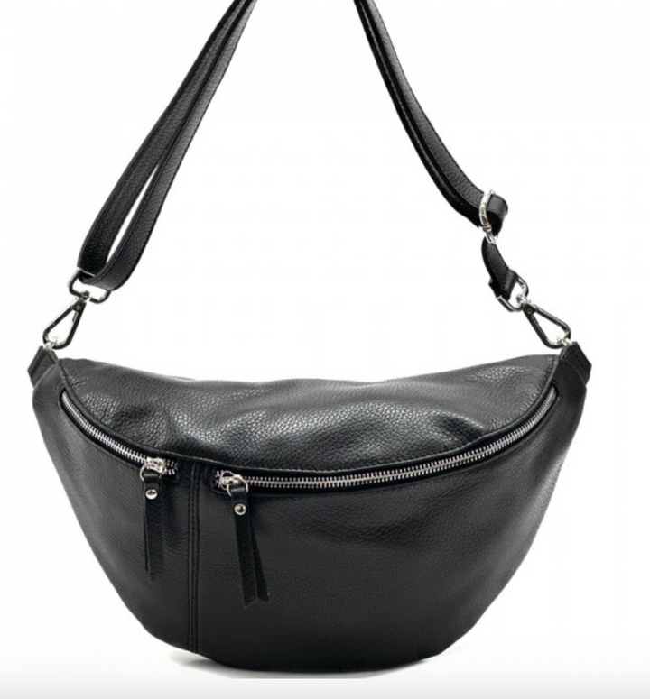 Elegant wanderer pouch showcasing stylish design, perfect for luxury fashion enthusiasts seeking sophistication and flair.