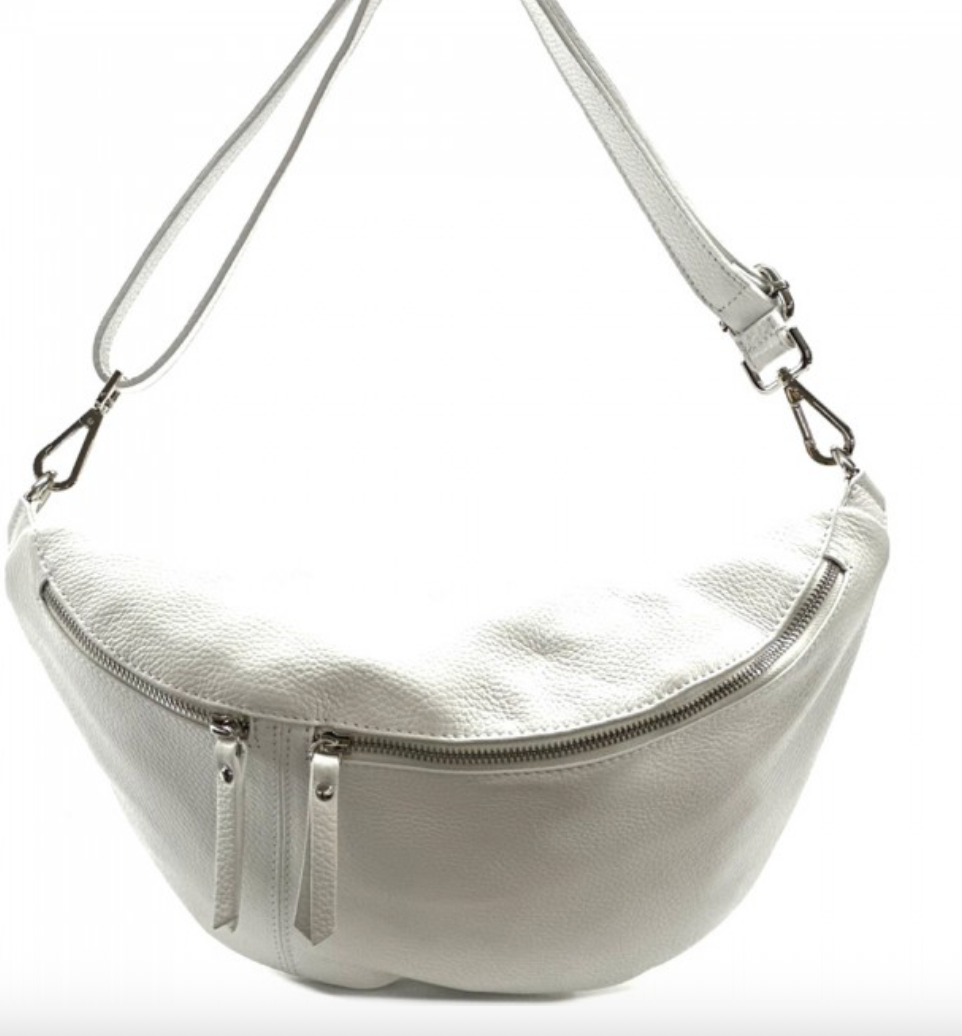 Elegant wanderer pouch showcasing stylish design, perfect for luxury fashion enthusiasts seeking sophistication and flair.