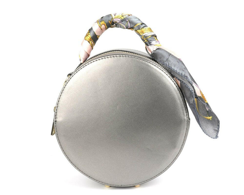 Elegant leather handbag showcasing premium craftsmanship and timeless style for sophisticated fashion enthusiasts.