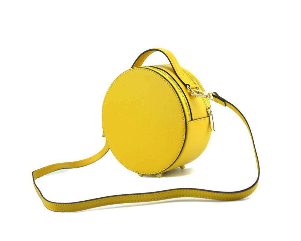 Elegant leather handbag showcasing premium craftsmanship and timeless style for sophisticated fashion enthusiasts.